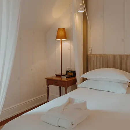 No 1 By Guesthouse, 4*