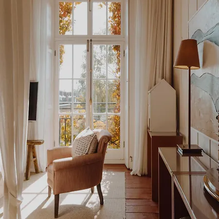No 1 By Guesthouse, 4*