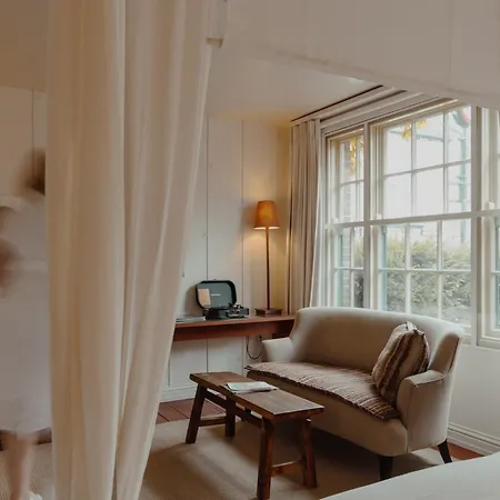 No 1 By Guesthouse, Ξενοδοχείο 4*