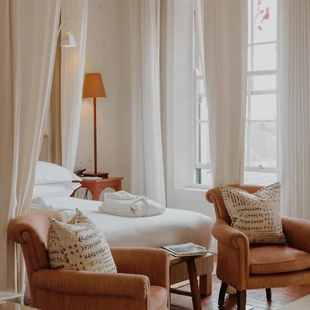 No 1 By Guesthouse, 4*