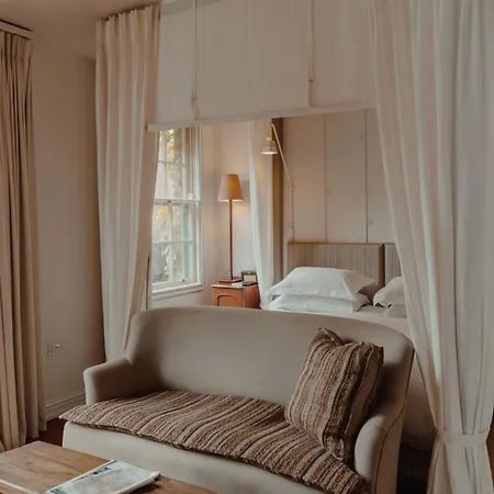 No 1 By Guesthouse, Ξενοδοχείο 4*