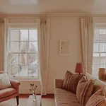 No 1 By Guesthouse, 4*