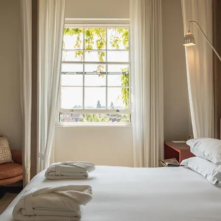 No 1 By Guesthouse, מלון 4*