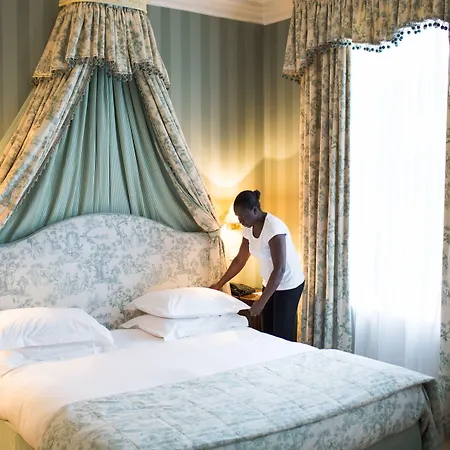 No 1 By Guesthouse, 4*