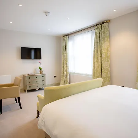 No 1 By Guesthouse, 4*