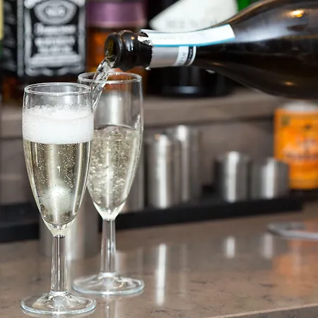 No 1 By Guesthouse, Otel 4*