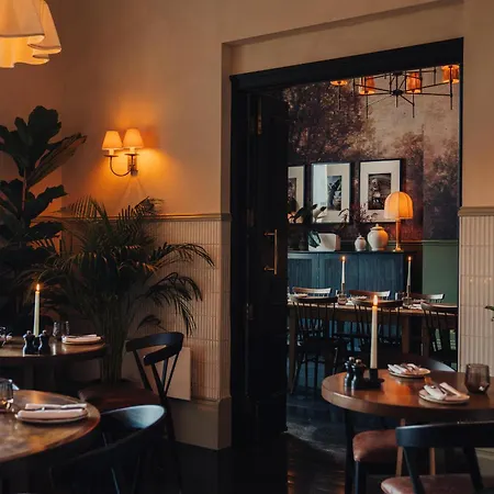 No 1 By Guesthouse, 4*