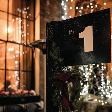 No 1 By Guesthouse, Otel