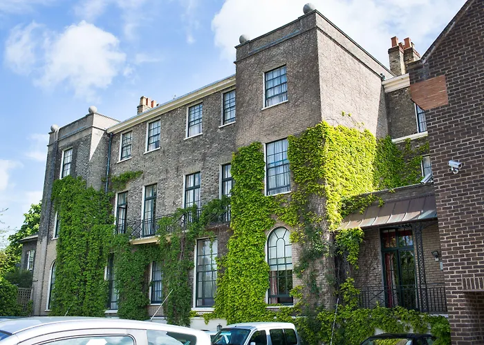 No 1 By Guesthouse, 4*