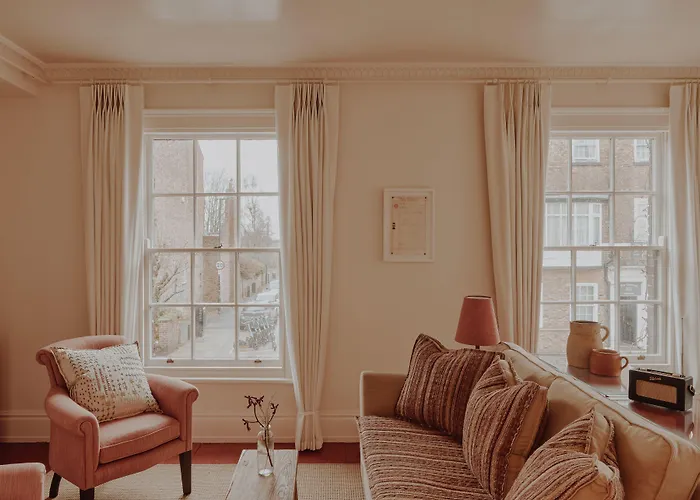 No 1 By Guesthouse, 4*