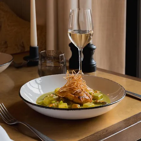 No 1 By Guesthouse, Отель 4*