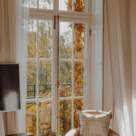 No 1 By Guesthouse, 4*