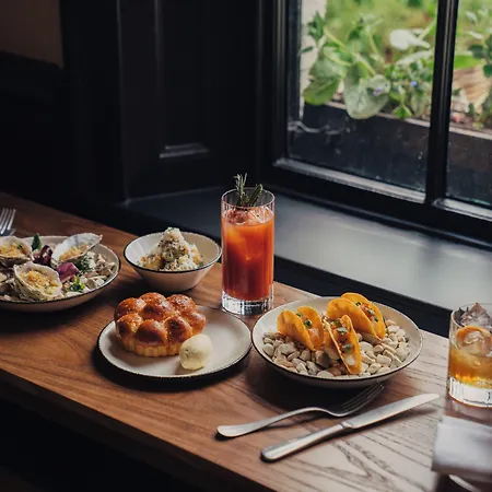 No 1 By Guesthouse, 4*